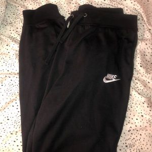 Black Nike joggers sweatpants